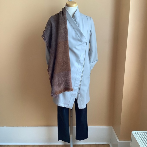 SOIA & KYO Light Gray Asymmetric Cinch Waist Blazer/Jacket - Picture 14 of 16